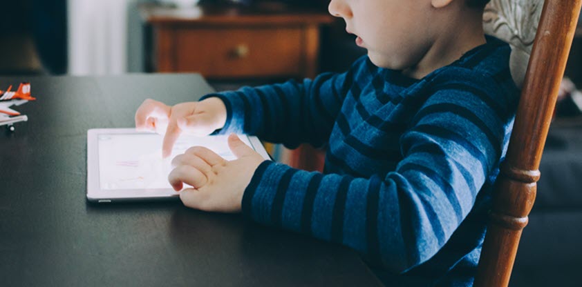 Un plan d'action sur la dépendance aux écrans chez les jeunes