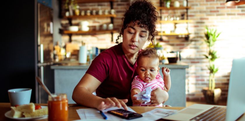 La conciliation emploi-famille continue d’être un enjeu plus important pour les mères de tout-petits